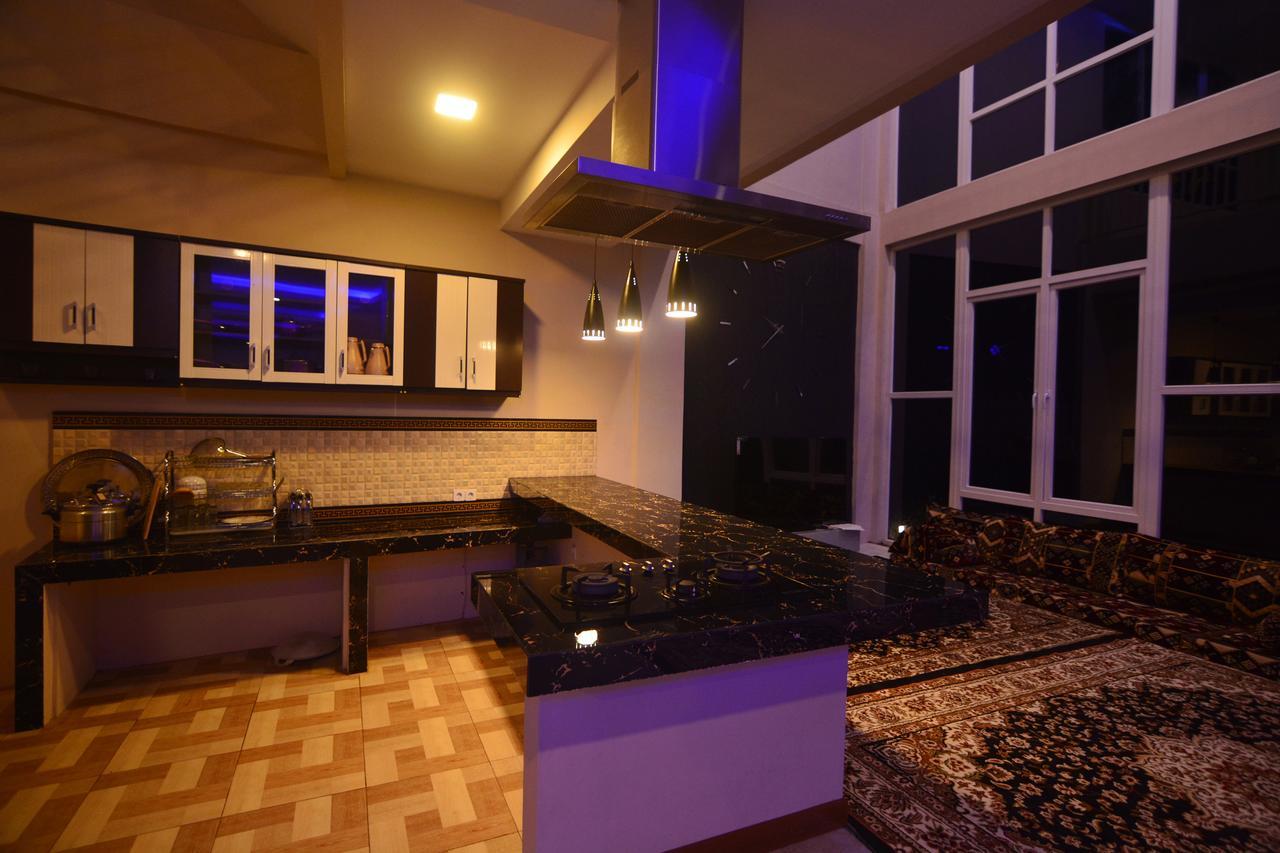 Villa Lexus 4